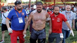 Başpehlivan Recep Kara, Kırkpınar’da baygınlık geçirdi