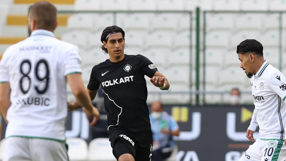 Altaylı futbolcu Naderi 4 hafta takımdan uzak kalacak