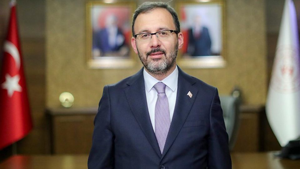 Bakan Kasapoğlu’ndan milli kayakçılara tebrik