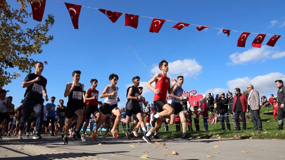 Kocaeli’de Cumhuriyet Koşusu ve Çocuk Maratonu düzenlendi