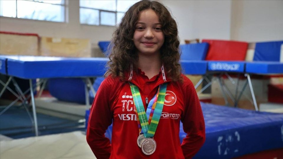 Cimnastikte tarihi başarı kazanan milli sporcu olimpiyat madalyasına odaklandı